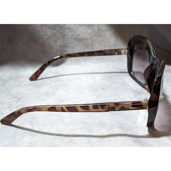 Calvin Klein Preppy Tortoise Butterfly Frame Sunglasses main image 9